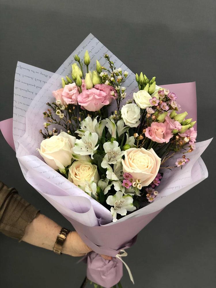 Букет цветов из: Альстромерии, Розы и Лизиантусы в Красный Луч