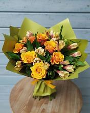 Букет цветов из:  Альстромерии и Розы в Красный Луч