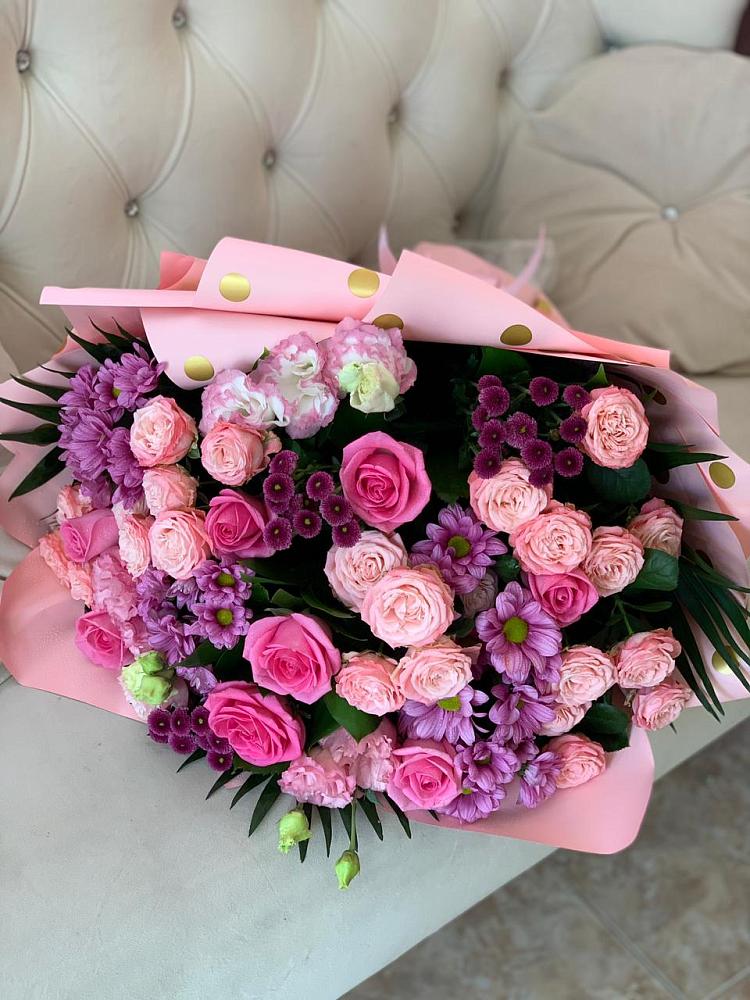 Букет цветов из: Хризантемы, Розы и Лизиантусы в Красный Луч