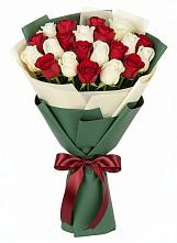 Букет Микс из красных и белых роз в Красный Луч
