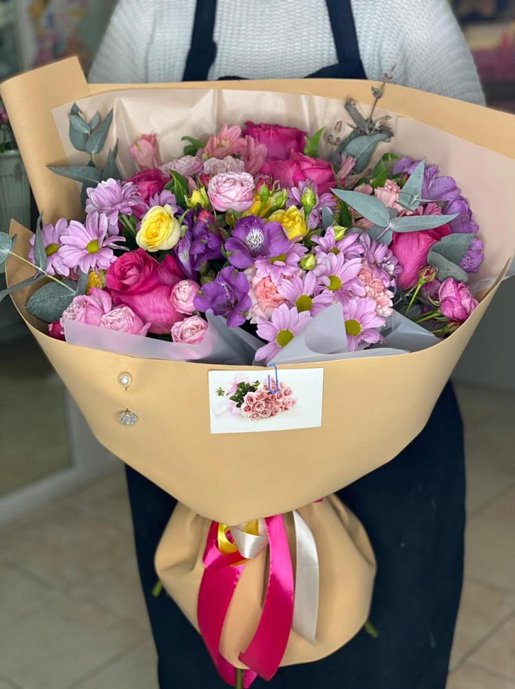 Букет цветов из: Хризантемы, Гвоздики и Альстромерии в Красный Луч