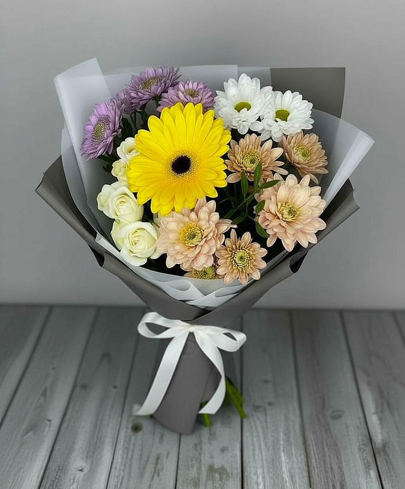 Букет цветов из: Розы, Герберы и Хризантемы в Красный Луч