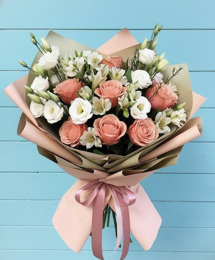 Букет цветов из: Розы, Альстромерии и Лизиантусы в Красный Луч