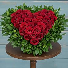 Цветочная композиция из Розы в виде сердца в Красный Луч