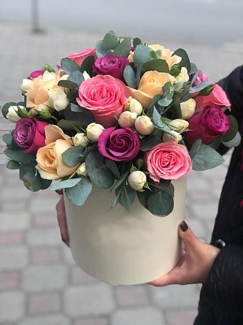 Цветочная композиция из Розы в шляпной коробке в Красный Луч