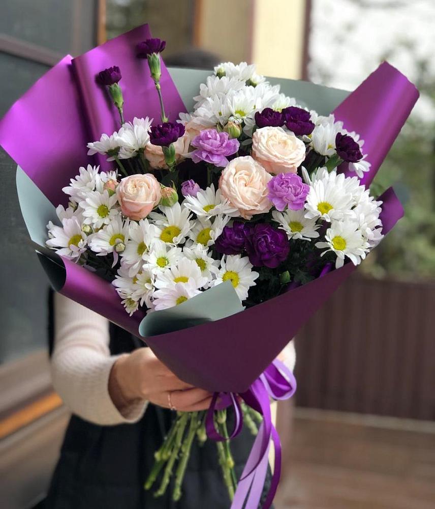 Букет цветов из: Хризантемы, Гвоздики и Розы в Красный Луч