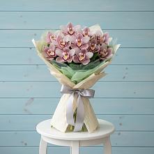 Букет цветов из:  Орхидеи и Розы в Красный Луч