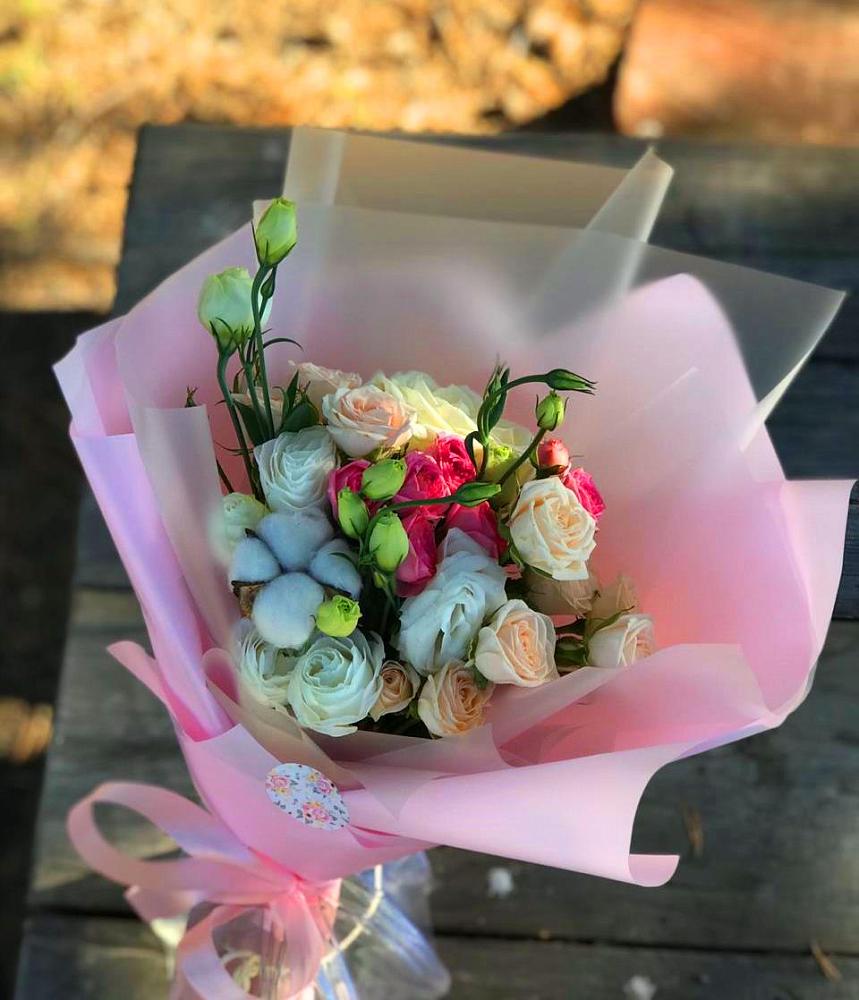 Букет цветов из: Розы и Лизиантусы в Красный Луч