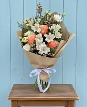 Букет цветов из:  Альстромерии, Лизиантусы, Розы и Хризантемы в Красный Луч