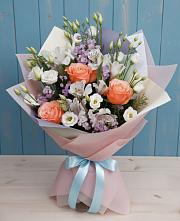 Букет цветов из:  Лизиантусы, Розы, Альстромерии и Гипсофила в Красный Луч