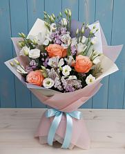 Букет цветов из:  Лизиантусы, Розы, Альстромерии и Гипсофила в Красный Луч