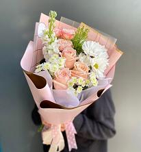 Букет цветов из:  Хризантемы и Розы в Красный Луч