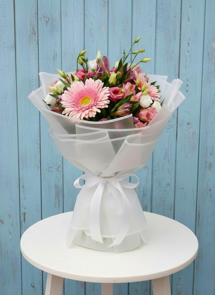 Букет цветов из: Герберы, Альстромерии и Лизиантусы в Красный Луч