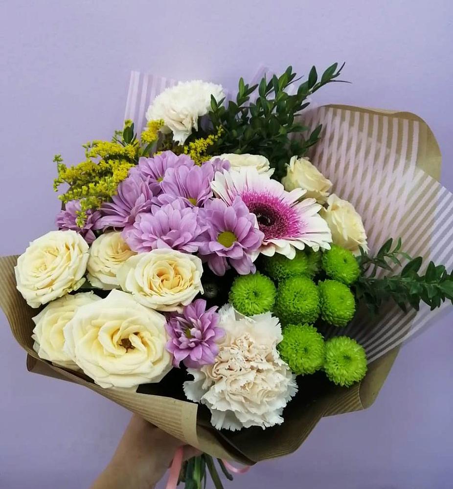 Букет цветов из: Хризантемы, Розы, Гвоздики и Герберы в Красный Луч