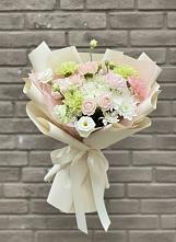 Букет цветов из:  Гвоздики, Розы, Лизиантусы и Хризантемы в Красный Луч