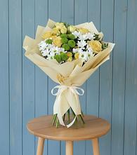 Букет цветов из:  Хризантемы и Розы в Красный Луч