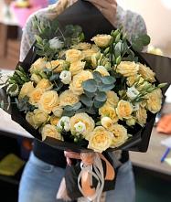 Букет цветов из:  Розы и Лизиантусы в Красный Луч