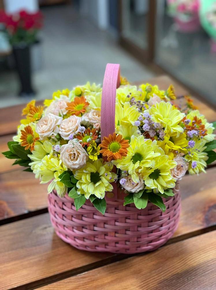 Цветочная композиция из Хризантемы и Розы в корзине в Красный Луч