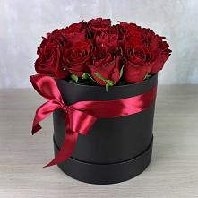 Цветочная композиция из Розы в шляпной коробке в Красный Луч