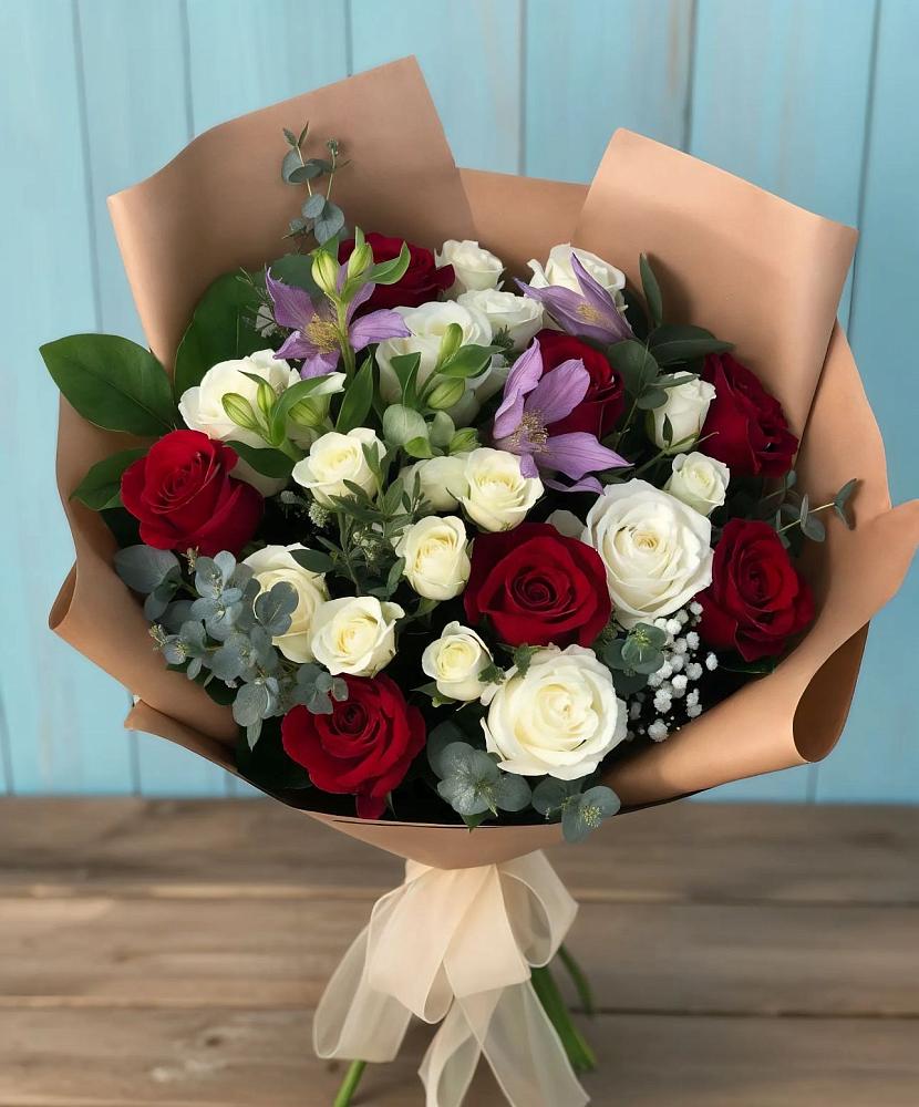 Букет цветов из: Розы и Альстромерии в Красный Луч