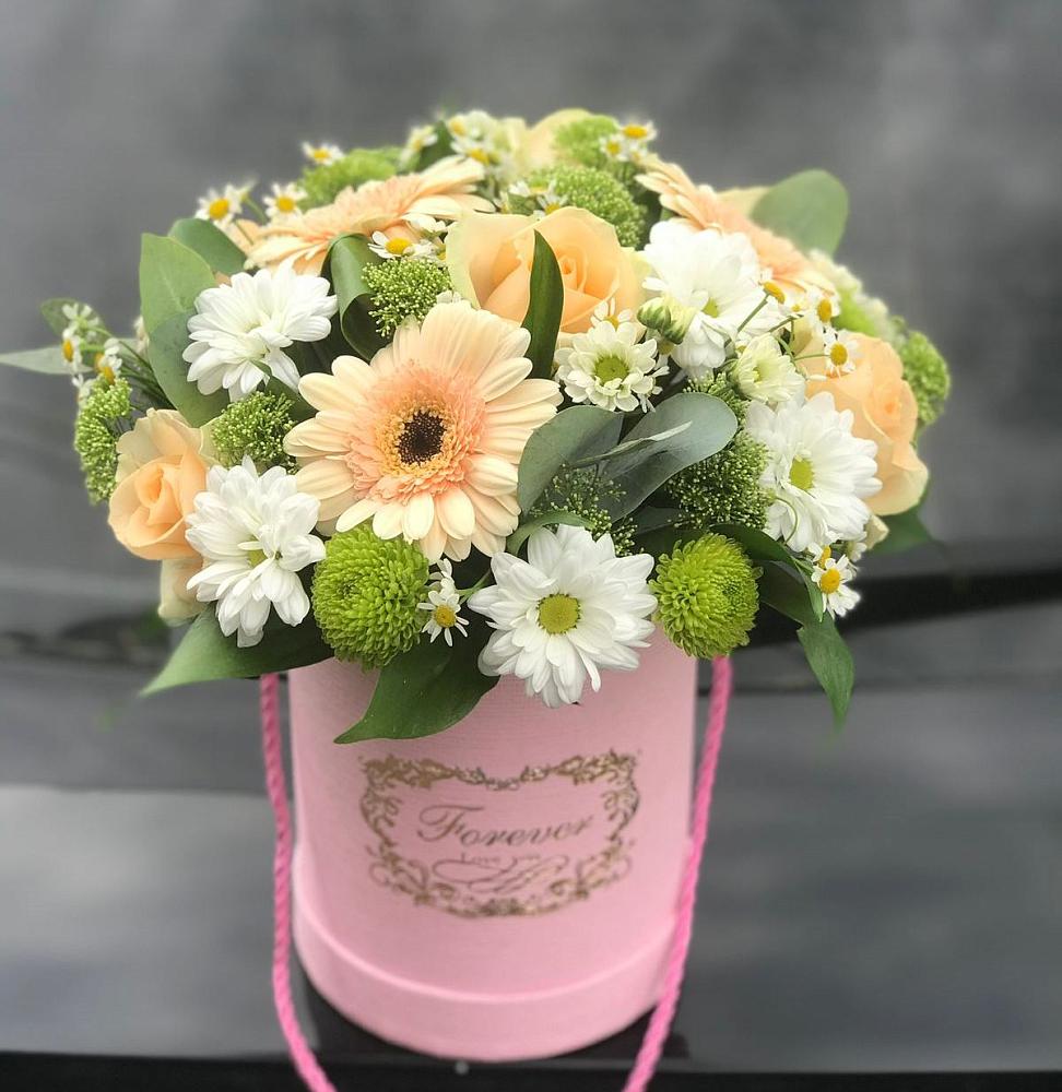 Цветочная композиция из Розы, Герберы и Хризантемы в шляпной коробке в Красный Луч