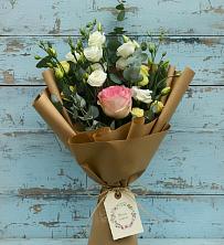 Букет цветов из:  Розы и Лизиантусы в Красный Луч