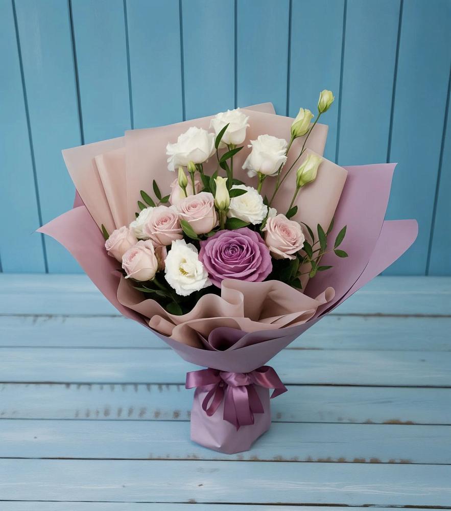 Букет цветов из: Розы и Лизиантусы в Красный Луч